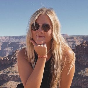 Meet your Posher, Laura